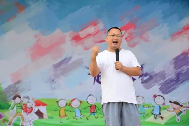 廣東博皓公司總經(jīng)理、鷹之家班主任尹總，為我們本次運(yùn)動(dòng)會(huì)致開幕詞