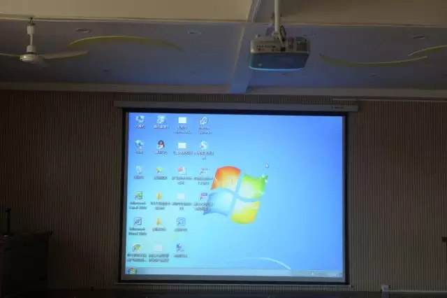 對(duì)于他們來說，一臺(tái)投影儀，是曾經(jīng)不敢奢求的夢(mèng)，現(xiàn)在，廣東博皓來幫助他們圓夢(mèng)