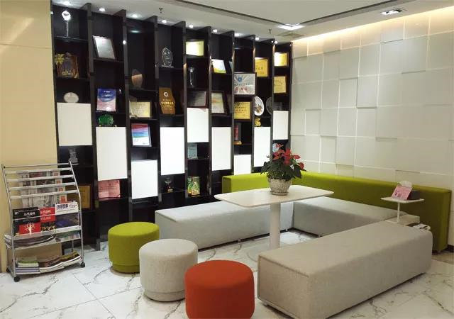 客戶不會因為我們的產品感動，客戶只會因為我們的員工而感動！