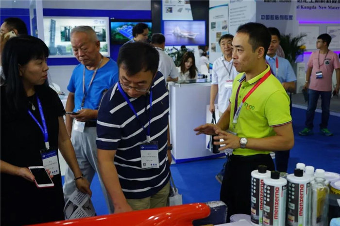 廣東博皓團隊耐心為不斷前來領(lǐng)取資料有意咨詢的賓客進行耐心講解，始終堅持用專業(yè)的技術(shù)知識為客戶提供最優(yōu)的解決方案-2