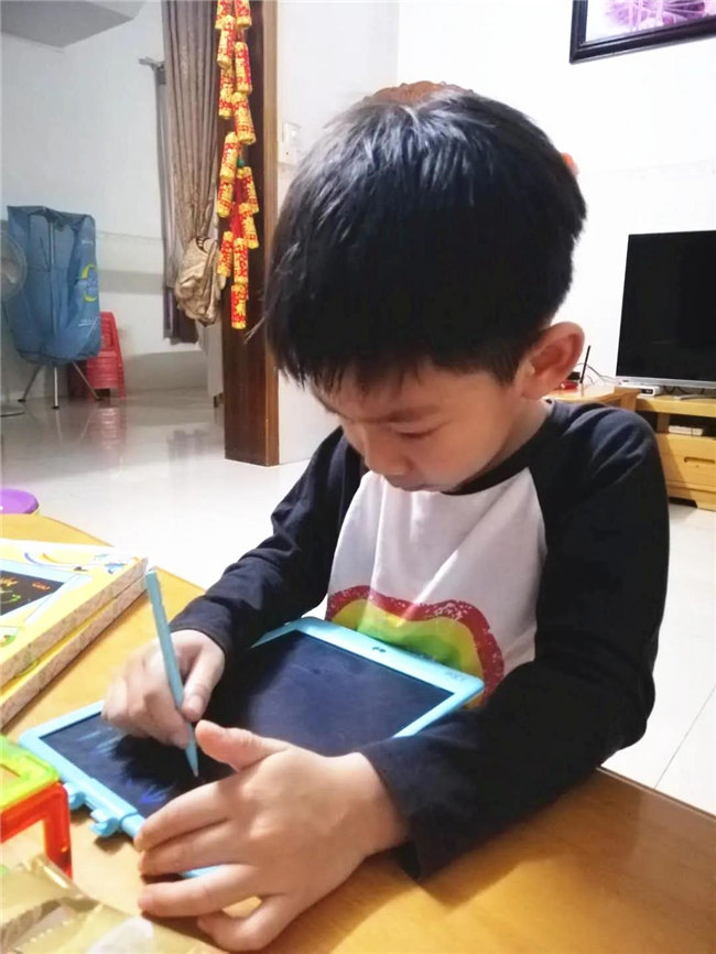 博二代收到了廣東博皓兒童節(jié)禮物，開心   -2