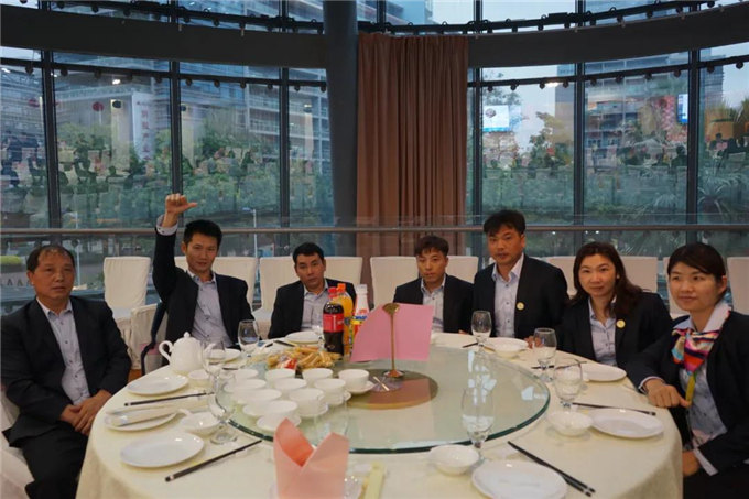 博皓家人們歡聚一堂，把酒言歡，開懷暢飲-4