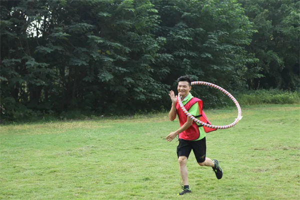 運動與激情碰撞，健康與快樂共享—廣東博皓第六屆運動會   -趣味呼啦圈競走賽