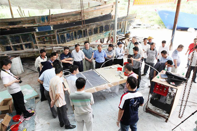 廣東博皓在廣東省陽(yáng)江市東平鎮(zhèn)舉辦了玻璃鋼漁船圖紙審查及模板制作經(jīng)驗(yàn)交流會(huì)，并提供“真空導(dǎo)入”現(xiàn)場(chǎng)演示    -2