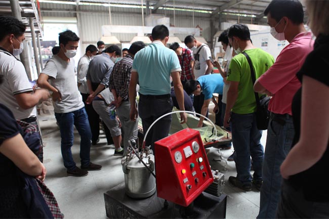 啟動(dòng)設(shè)備，開始進(jìn)行真空導(dǎo)入