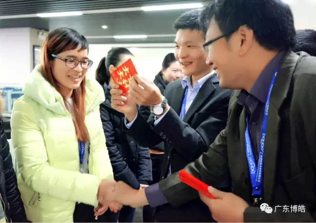 收到禮物的女神們心情就像被全世界寵愛著一般！