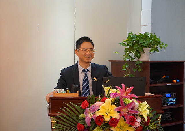 在此次季度會上，我們敬愛的賴董的一番主題為“接地氣，干實(shí)事，求蛻變”的演講鏗鏘有力振奮人心