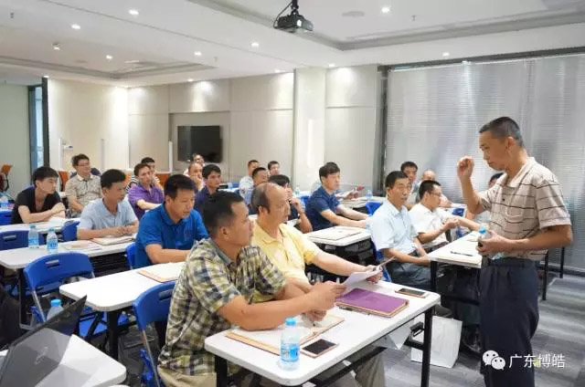 主講——原中國玻璃鋼協(xié)會技術研修的模具制作特聘講師、廣東博皓復合材料有限公司復合材料應用技術總顧問譚永枝老師