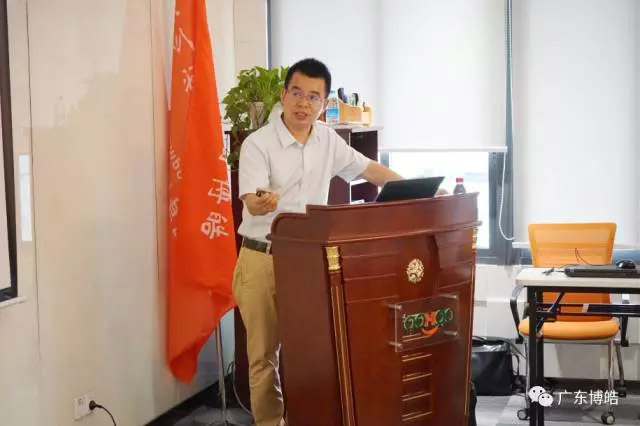 金陵力聯(lián)思有限公司工程師徐秀華講解《樹脂、膠衣產品知識及應用》